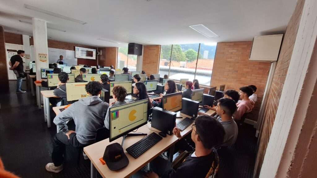 Salón de cómputo UNINPAHU